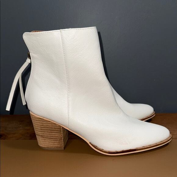 BEAST FASHION size 10 white 3” faux leather Weslee heeled ankle boot zip up back - Picture 2 of 13